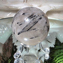 Lade das Bild in den Galerie-Viewer, Turmalinquarz Kugel (stärkster Schutzstein)
