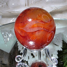 Lade das Bild in den Galerie-Viewer, Karneol Kugel mit Stand
