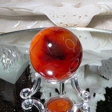 Lade das Bild in den Galerie-Viewer, Karneol Kugel mit Stand
