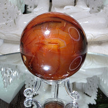 Lade das Bild in den Galerie-Viewer, Karneol Kugel mit Stand
