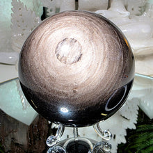 Lade das Bild in den Galerie-Viewer, Große Obsidian Kugel mit Silberflash
