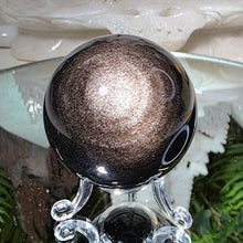 Lade das Bild in den Galerie-Viewer, Obsidian Kugel mit Silberflash
