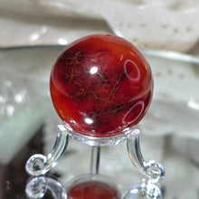 Lade das Bild in den Galerie-Viewer, Karneol Kugel mit Stand

