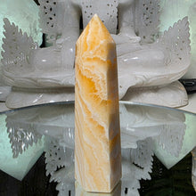 Lade das Bild in den Galerie-Viewer, Orangencalcit Turm
