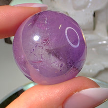 Lade das Bild in den Galerie-Viewer, Amethyst Kugel mit Stand
