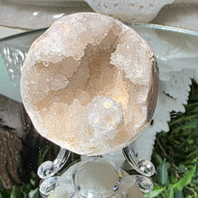 Lade das Bild in den Galerie-Viewer, Quarzkugel mit Druzy
