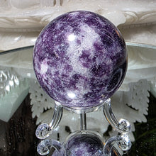 Lade das Bild in den Galerie-Viewer, Lepidolith Kugel mit Stand
