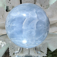 Lade das Bild in den Galerie-Viewer, Blaue Calcit Kugel mit Stand
