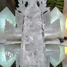 Lade das Bild in den Galerie-Viewer, Bergkristall Turm
