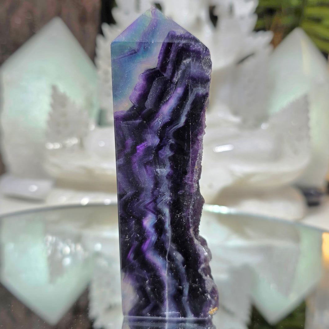 Fluorit Spitze mit Naturstein