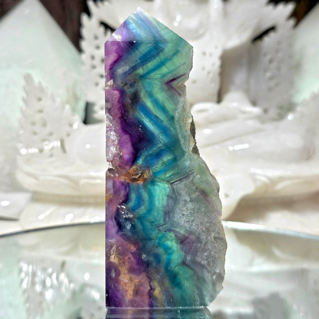 Fluorit Spitze mit Naturstein