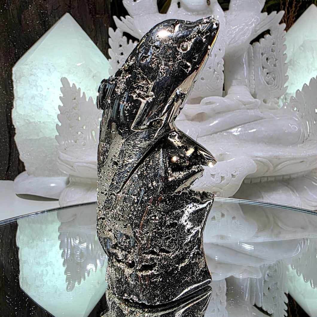 Pyrit Delfin Carving