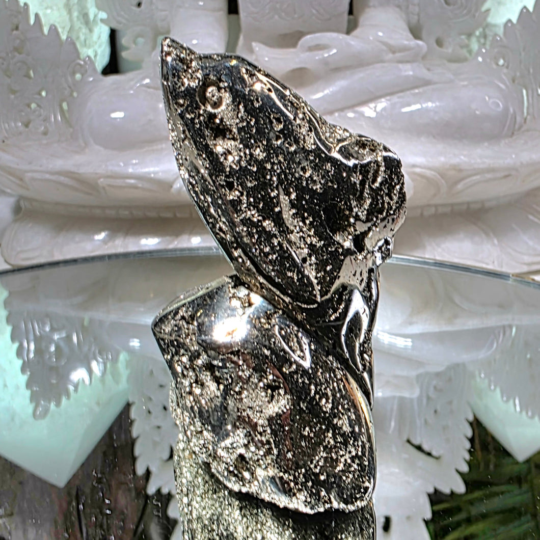 Pyrit Delfin Carving
