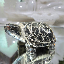 Lade das Bild in den Galerie-Viewer, Pyrit Schildkröten Carving
