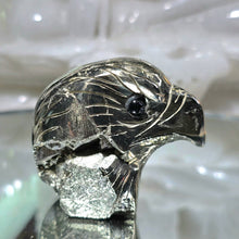 Lade das Bild in den Galerie-Viewer, Pyrit Adler Carving
