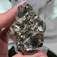 Lade das Bild in den Galerie-Viewer, Pyrit Cluster
