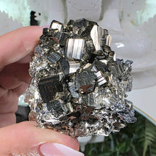 Lade das Bild in den Galerie-Viewer, Pyrit Cluster
