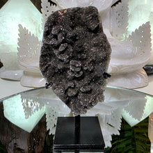 Lade das Bild in den Galerie-Viewer, Regenbogen Amethyst auf Stand
