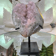 Lade das Bild in den Galerie-Viewer, Amethyst auf Stand

