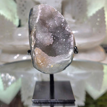 Lade das Bild in den Galerie-Viewer, Achat Druzy auf Stand
