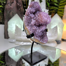 Lade das Bild in den Galerie-Viewer, Amethyst auf Stand
