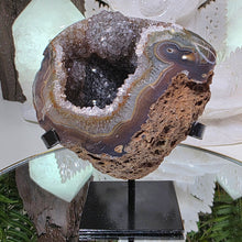 Lade das Bild in den Galerie-Viewer, Achat Druse mit Stalaktit
