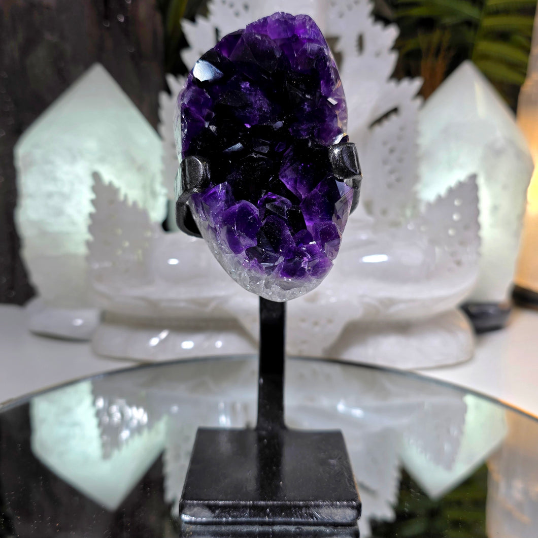 High Quality Amethyst Cluster auf Stand