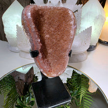 Lade das Bild in den Galerie-Viewer, Regenbogen Amethyst auf Stand
