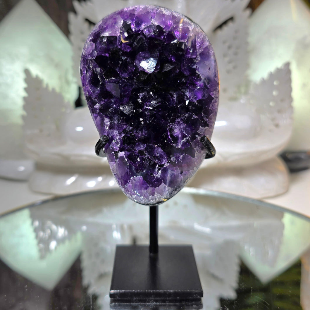 High Quality Amethyst Cluster auf Stand