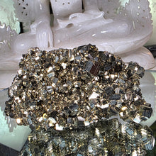 Lade das Bild in den Galerie-Viewer, (AAA) High Qualität Pyrit Cluster
