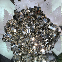 Lade das Bild in den Galerie-Viewer, (AAA) High Qualität Pyrit Cluster

