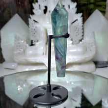 Lade das Bild in den Galerie-Viewer, Fluorit Zepter mit Stand

