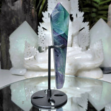 Lade das Bild in den Galerie-Viewer, Fluorit Zepter mit Stand
