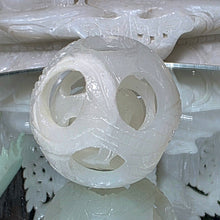Lade das Bild in den Galerie-Viewer, Handmade 2 Kugeln in der Kugel

