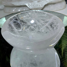 Lade das Bild in den Galerie-Viewer, Bergkristall Schale
