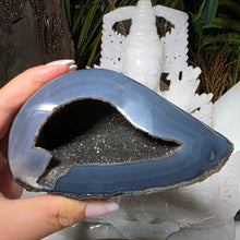 Lade das Bild in den Galerie-Viewer, Achat Druzy Höhle
