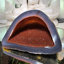 Lade das Bild in den Galerie-Viewer, Regenbogen Amethyst Höhle
