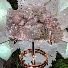 Lade das Bild in den Galerie-Viewer, Zuckerkristall Cluster mit Stand
