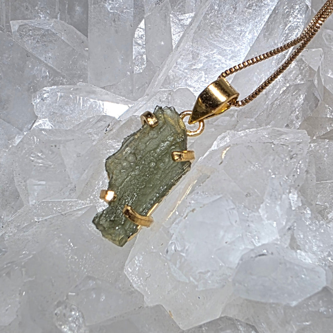 Kettenanhänger Moldavit Gold