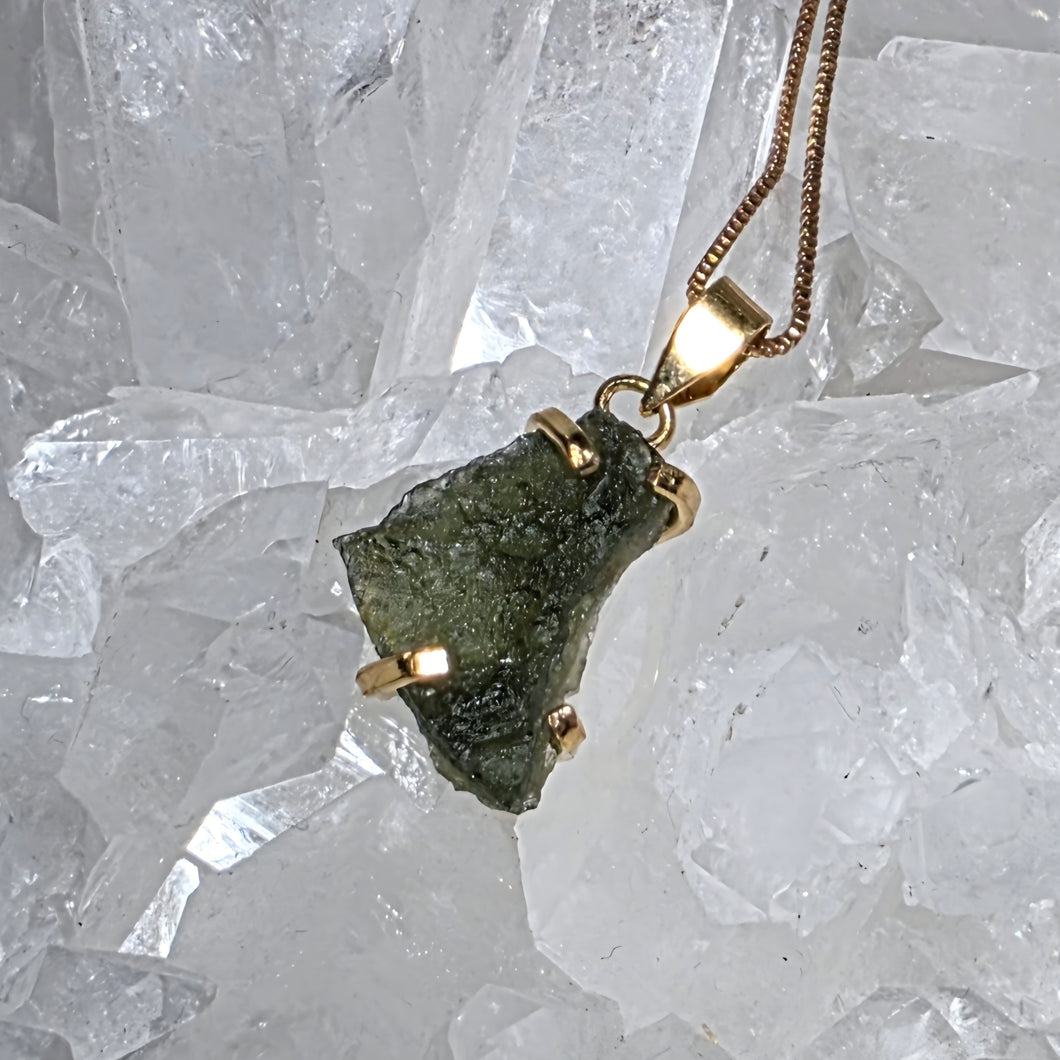Kettenanhänger Moldavit Gold