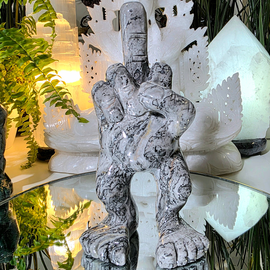 Mittelfinger Carving