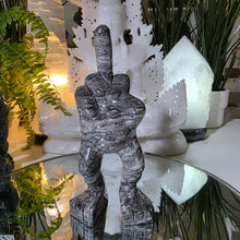 Lade das Bild in den Galerie-Viewer, Mittelfinger Carving
