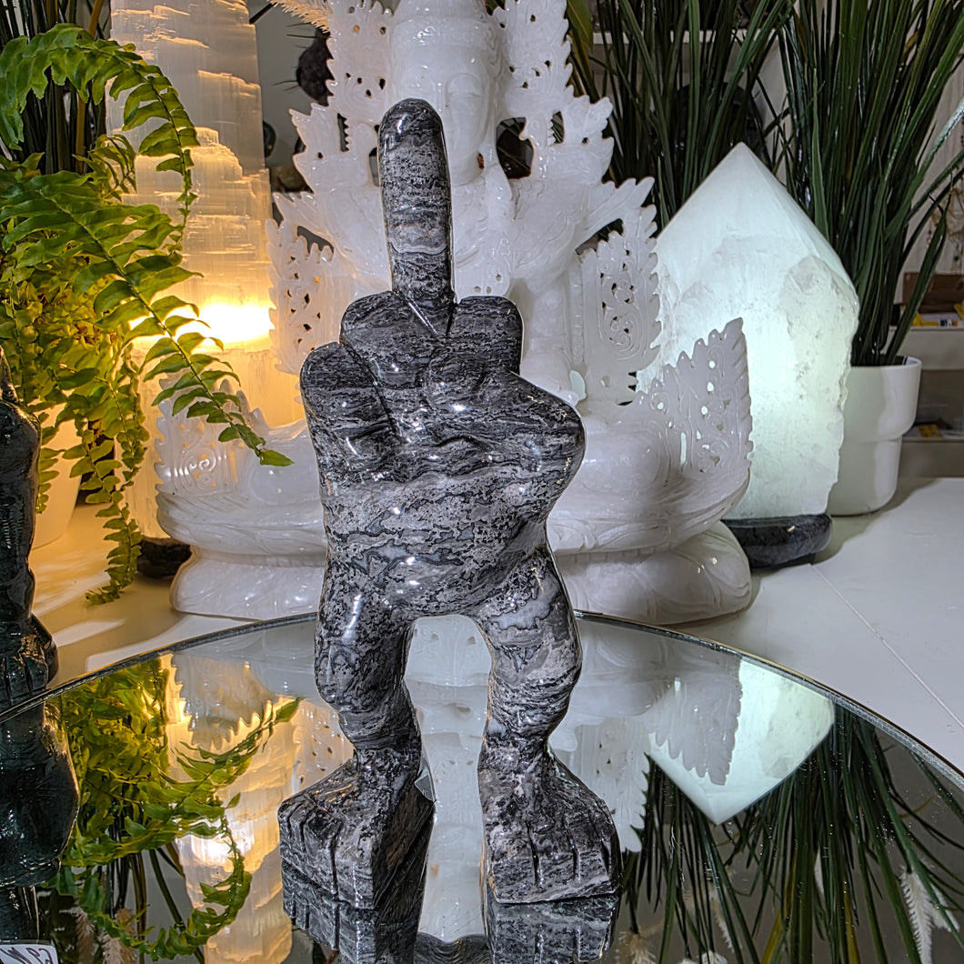 Mittelfinger Carving
