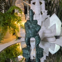 Lade das Bild in den Galerie-Viewer, Mittelfinger Carving
