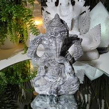 Lade das Bild in den Galerie-Viewer, Marmor Ganesha Carving
