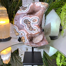 Lade das Bild in den Galerie-Viewer, Achat Mond mit Calcit auf Stand
