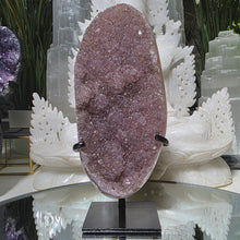 Lade das Bild in den Galerie-Viewer, Regenbogen Amethyst Cluster mit Stand
