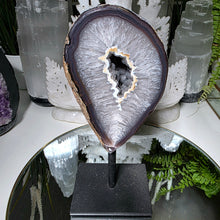 Lade das Bild in den Galerie-Viewer, Achat Druse mit Stand
