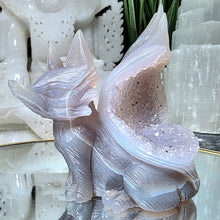 Lade das Bild in den Galerie-Viewer, Achat Druzy Fuchs Carving
