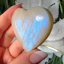 Lade das Bild in den Galerie-Viewer, Mondstein Herz
